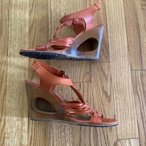 Frye wedge heel sandals orange leather sz 8.5 great pre owned condition